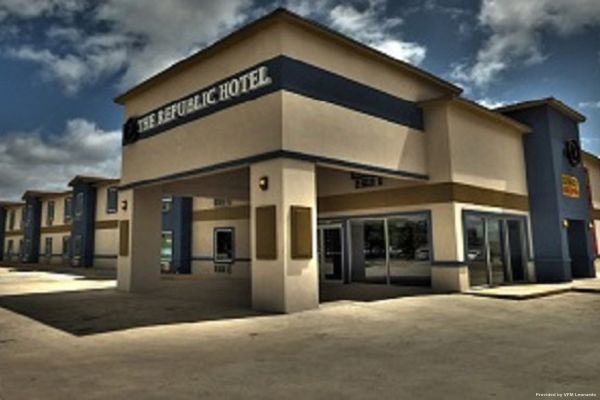 The Republic Hotel (Big Lake)